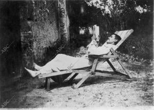 Ramón Pérez de Ayala A los veinte Años en su casa de Asturias