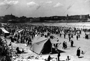 Un aspecto de la playa durante las Fiestas de Begoña