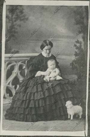 José Antonio Primo de Rivera con su madre Casilda Sáenz de Heredia