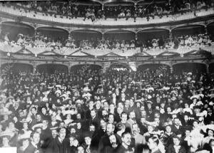 Formato Grande - teatro san Fernando de Sevilla durante la fiesta de los Juegos...