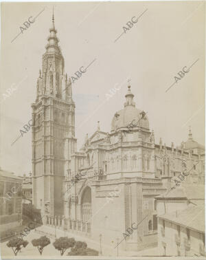 (CA.). Vista exterior de la Catedral