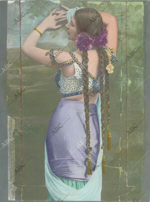 Imagen de Mata Hari de cuando representó sus danzas orientales en Madrid