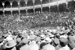 Aspecto de la plaza de Toros durante un mitin Catalanista