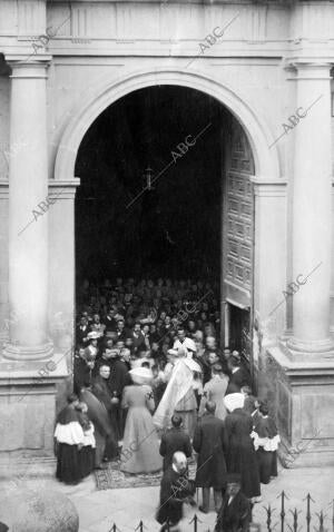 Ss.M. Entrando en la catedral para ver las Obras de arte que Encierra el Templo