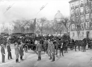 Revista del personal y material del Cuerpo de Bomberos en el Paseo de la...