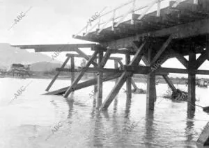 Estado del puente sobre el río Guadalhorce, Destruido Hace un año y que se...