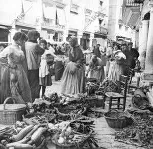 El mercado de la Típica y clásica plaza del Torico el año 1909