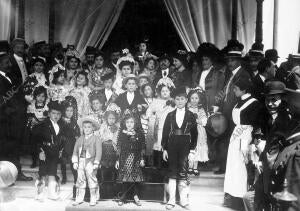 Niños que Tomaron parte en el concurso de Trajes Andaluces organizado por el...