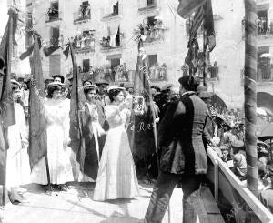 Entrega de las cuatro Banderas de los Centros Carlistas de Balaguer, Mollerussa,...