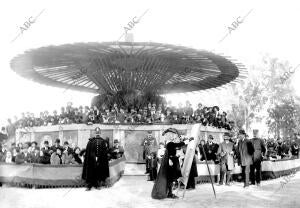 Tribuna del jurado del ayuntamiento en la rotonda de la Alameda