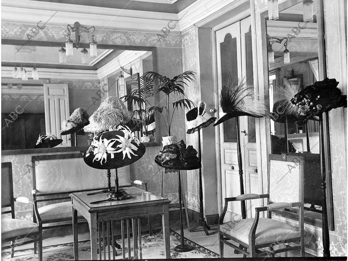 Publicidad de la casa de modas Mariany, en la calle General Castaños de Madrid - Archivo ABC