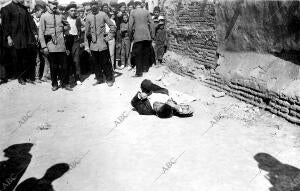 El cadáver de Manuel Cabezas, ordenanza asesino del comandante Valdés, en el...