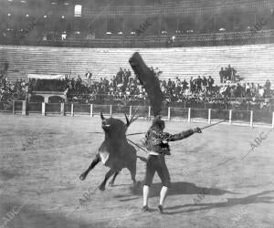 Pedro Carranza Pasando de muleta A su segundo Toro - foto Jose Bosch