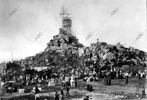 Inauguración de la estatua de la Virgen de la roca en Batona (Pontevedra)