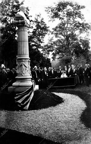 Descubrimiento del busto de Maragall en el parque de Barcelona