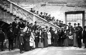 El grupo esperantista de la provincia de Valencia, en su visita A la Lonja, en...