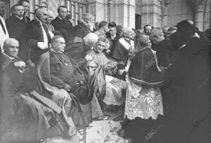 Después de la recepción del legado del Papa, monseñor granito Di Belmonte, Todos...
