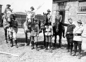 Grupo De "Boy-Scouts" Alemanes que desde el comienzo de la Guerra Están...