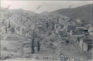 Vista del pueblo de las Ozes, situado A 1000 Metros de altura sobre el nivel del...