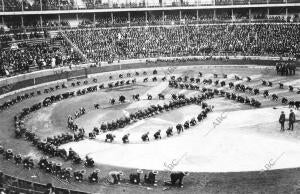 Los Exploradores Bilbaínos durante la fiesta Celebrada en la plaza de Toros A...