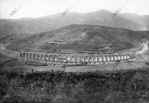 Vista Panorámica del viaducto de 28 Arcos, Construido en el trayecto entre Jaca...