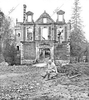 Los Destrozos de la Guerra - Ruinas de un castillo Destruido por la artillería...