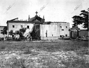Incendio en un cementerio en Madrid - estado en que quedo el Pabellon Dela...