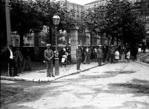 La huelga Ferroviaria en Santander - los Alrededores de la estación Custodiados...