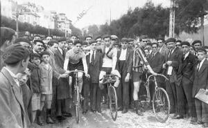 Carreras Ciclistas en san Sebastián grupo de Corredores Dispuestos para la...