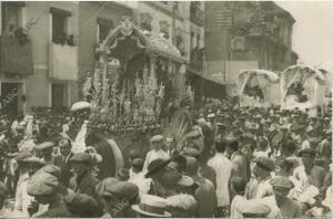 Salida de la imagen de Nuestra Señora del Rocío del barrio de Triana, para el...