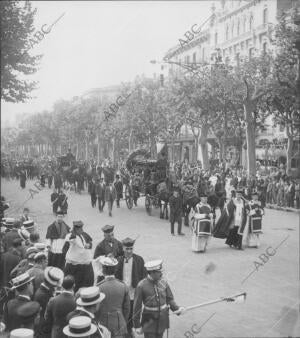 Paso por el paseo de gracia del entierro del guardia de seguridad Ricardo barón...