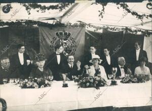 Presidencia de la mesa durante el almuerzo