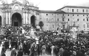 La solemne procesión del patrón de Guipúzcoa al salir del Monasterio