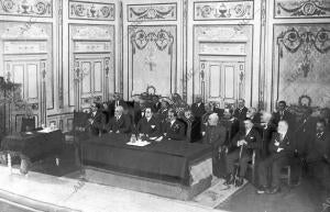 S.M. el Rey (X), en la Presiencia de la sesión de apertura Celebrada en el...