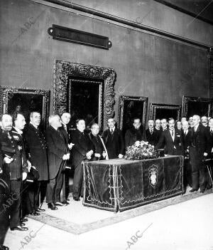 Solemne acto inaugural de la exposición de arte belga en el salón de la Reina...