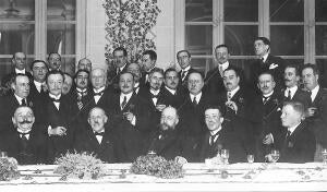 Concurrentes al banquete con que ayer Fueron Obsequiados por la Asociacion de la...