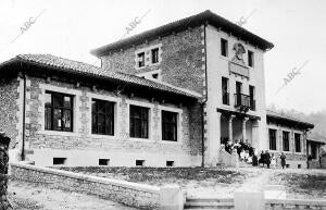 Hermoso edificio Construido ex profeso para Escuelas Públicas e Inaugurado...