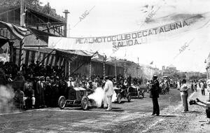 Campeonato del Real Moto Club de Cataluña: momento de la salida de los coches...