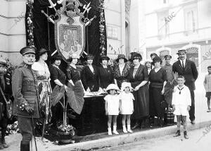 La fiesta del Soldadomesa de Petitoria, Presidida por doña Natalia L. Avilés y...