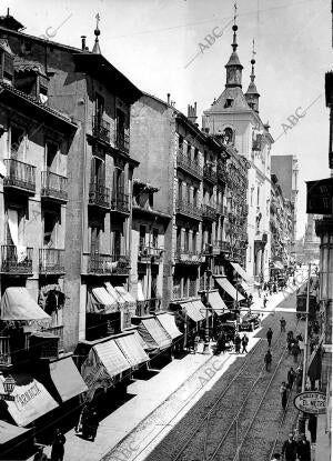 Calle Montera - se ve la iglesia de san Luis Destruida en 1935