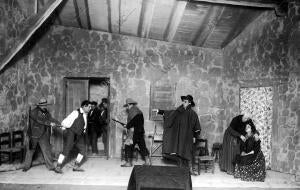 En el teatro Olimpia, una escena de la ragedia aldena de Fernando Lluch, «El...