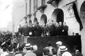 El Conde de Altea Pronunciando su discurso de Gracias en el acto de descubrir la...