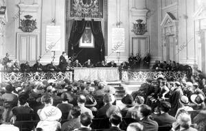 El secretario General, doctor garrido Lestache (X), Leyendo las Conclusiones...