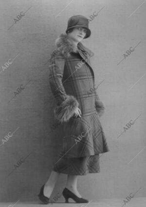 En la Imagen, un abrigo de 1924 diseño de Roger Bernard