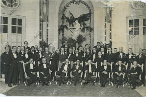 El escritor Emiliano Ramírez Ángel (X) con algunos de los comensales que...