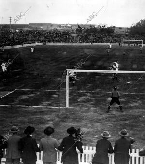 Partido inaugural del estadio de Chamartín, en un encuentro entre el Real Madrid...