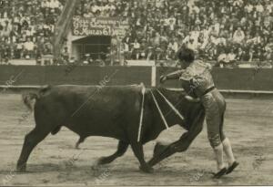 Una buena estocada de Valencia II al cuarto toro