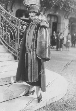 La moda en el hipódromo de Longchamp. En la Imagen, abrigo de 1924