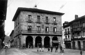 Casa consistorial del pueblo Guernica (Vizcaya)