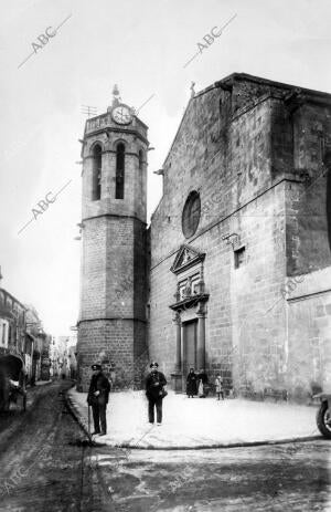 La Parroquia de Santa Eulàlia de Mèrida, en una imagen de los años 20 del siglo...